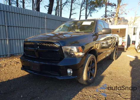 2021 Ram 1500 Classic Express 4X4 6'4 Box из США, поврежденный, VIN 1C6RR7FG6MS574341